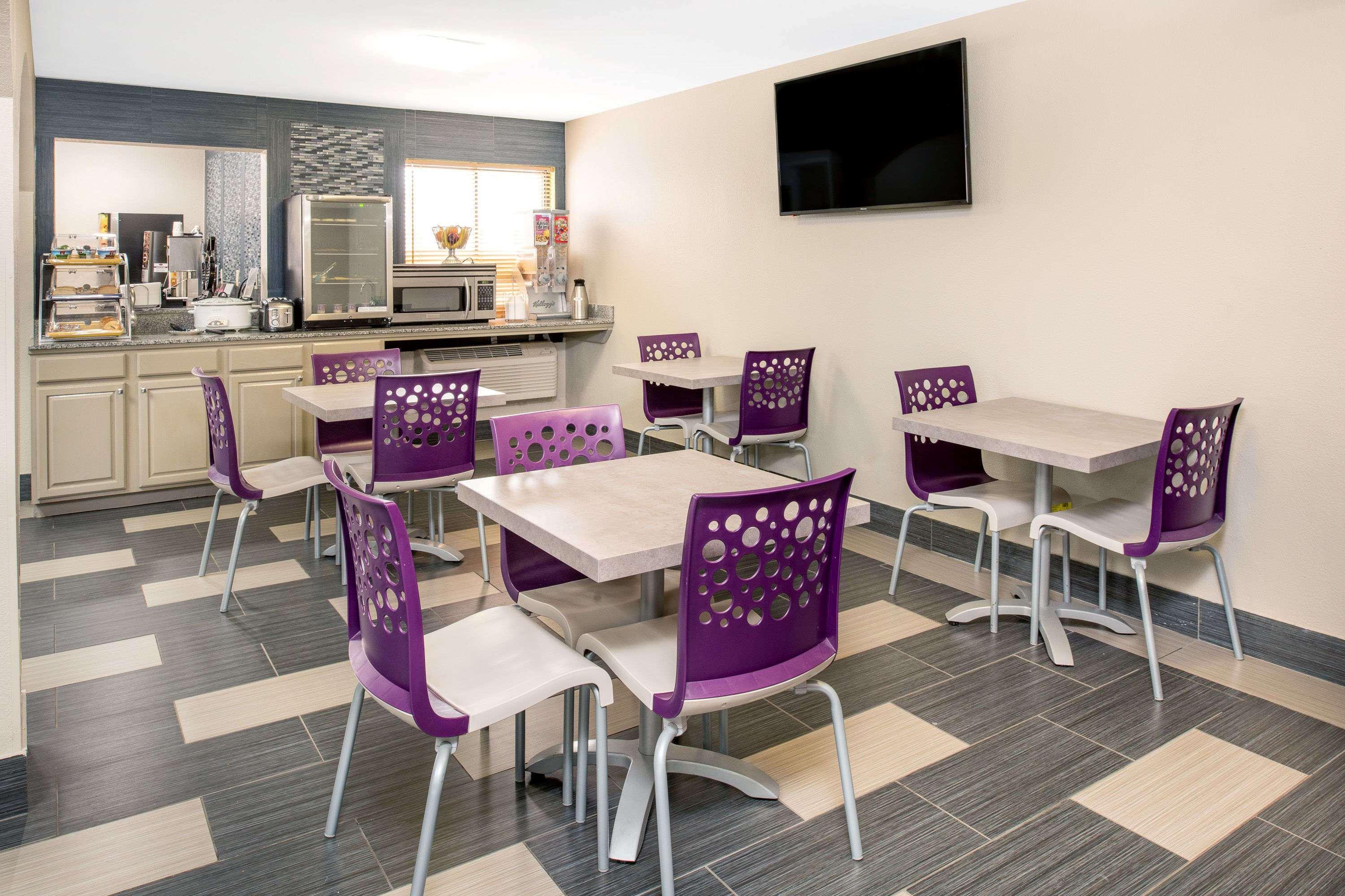 Days Inn By Wyndham Carthage Ngoại thất bức ảnh