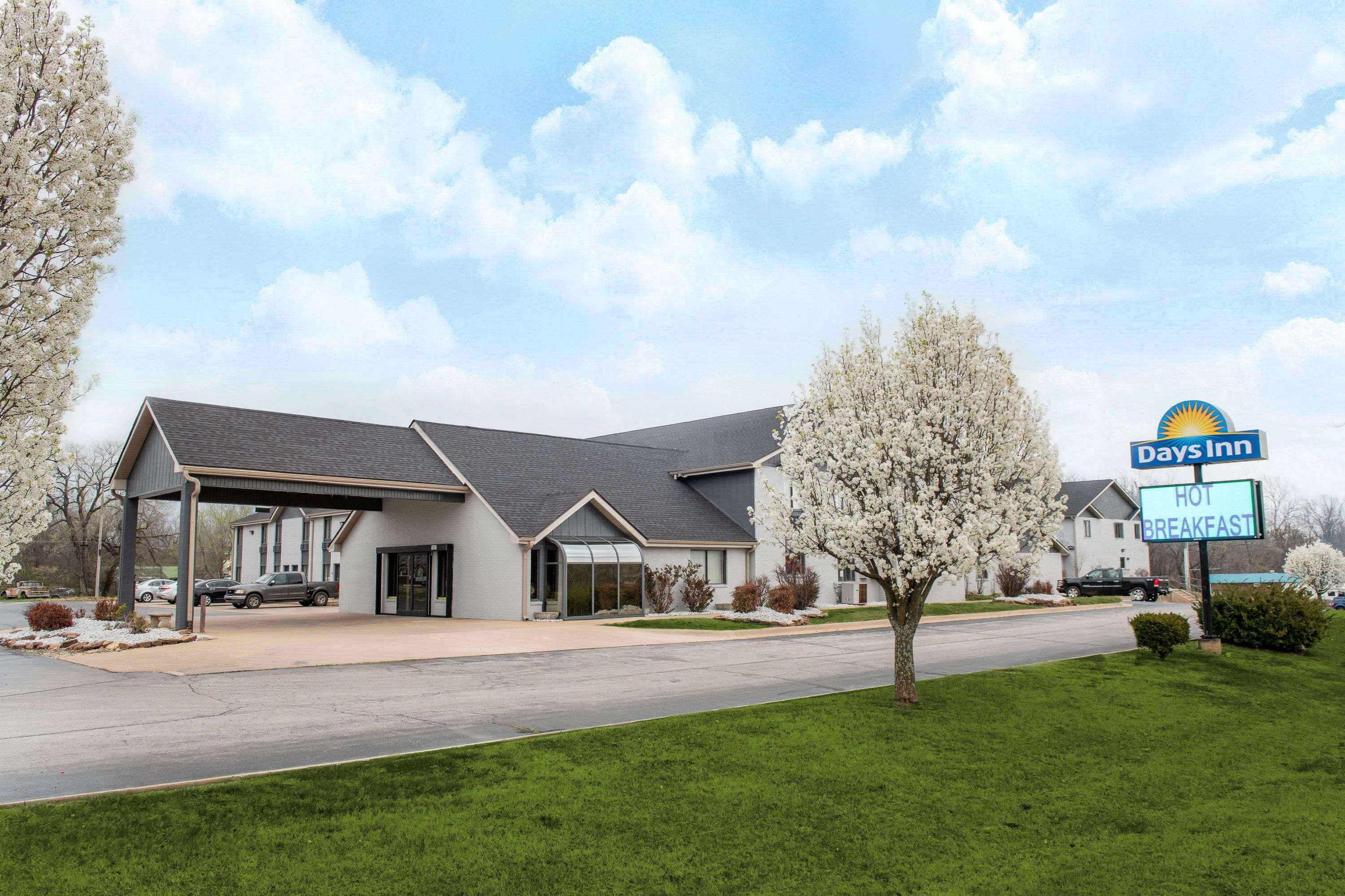 Days Inn By Wyndham Carthage Ngoại thất bức ảnh