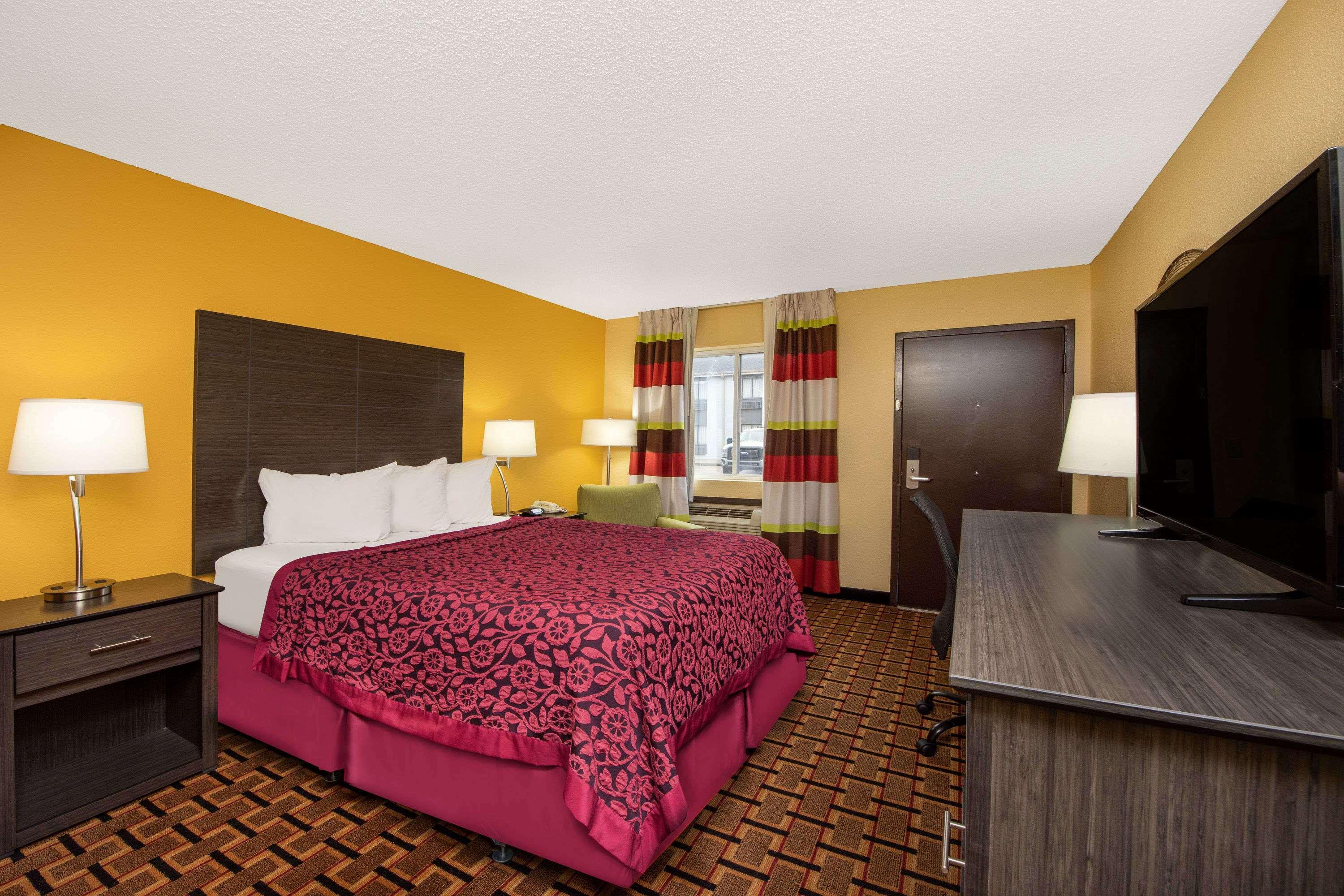 Days Inn By Wyndham Carthage Ngoại thất bức ảnh