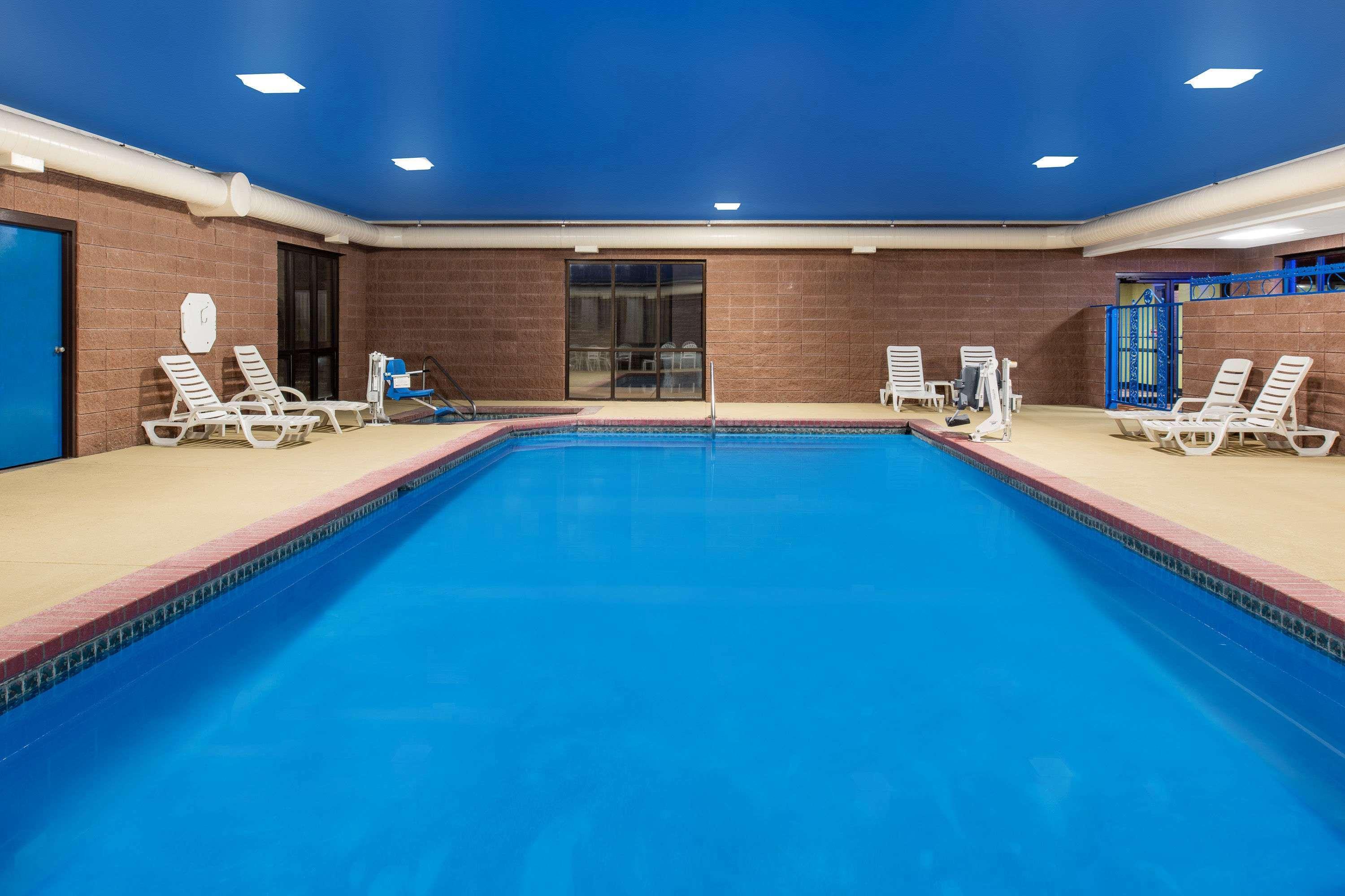 Days Inn By Wyndham Carthage Ngoại thất bức ảnh