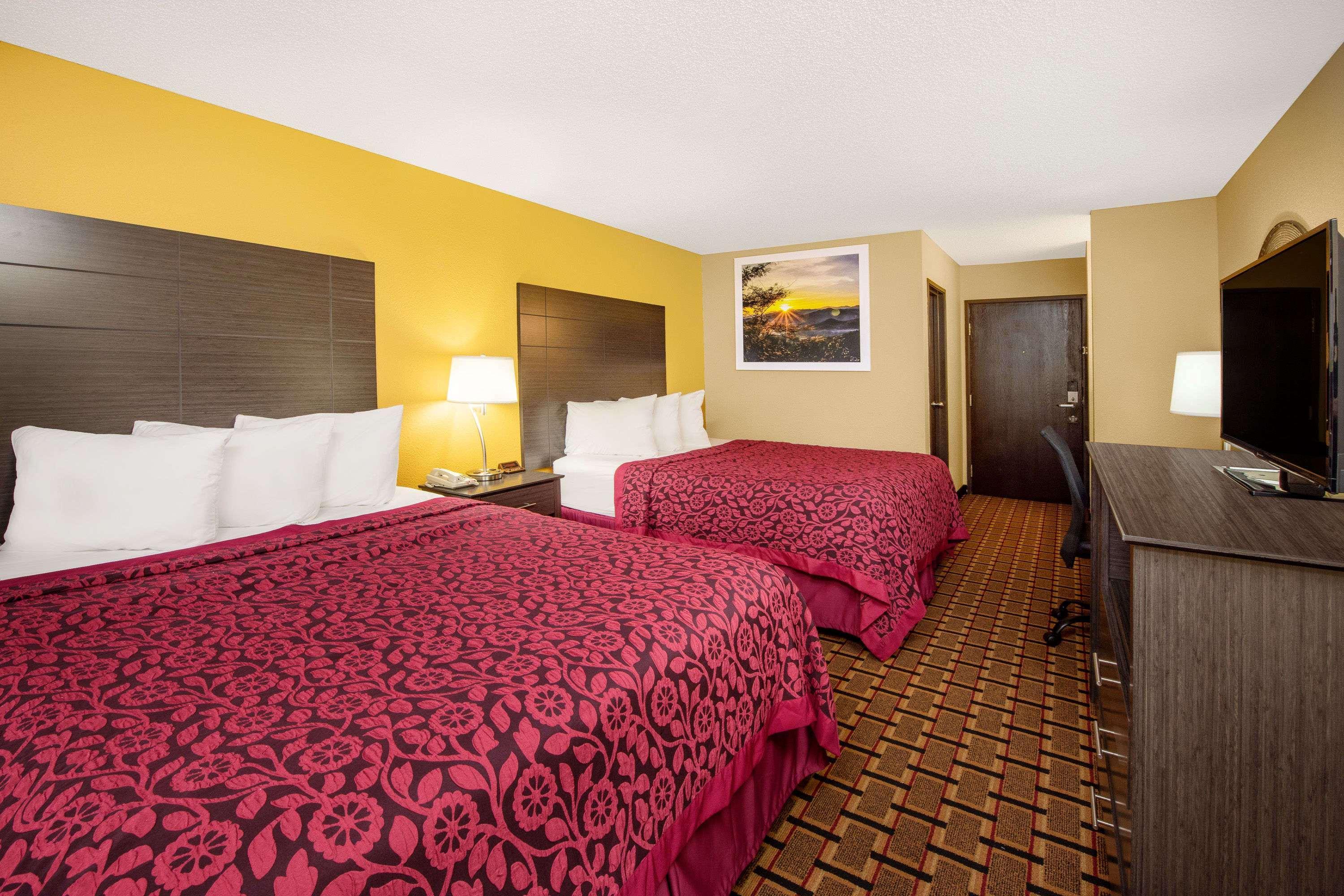 Days Inn By Wyndham Carthage Ngoại thất bức ảnh