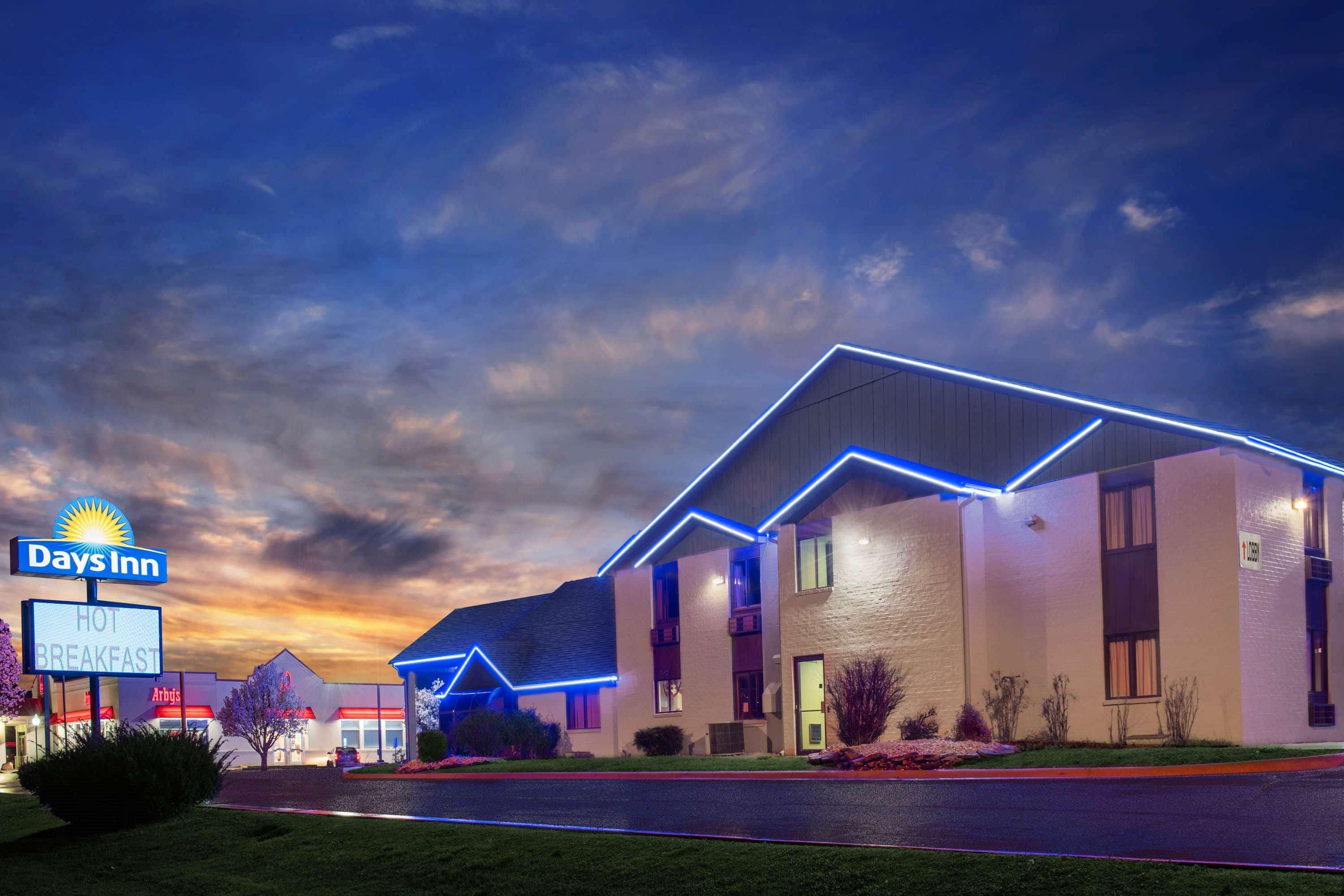 Days Inn By Wyndham Carthage Ngoại thất bức ảnh