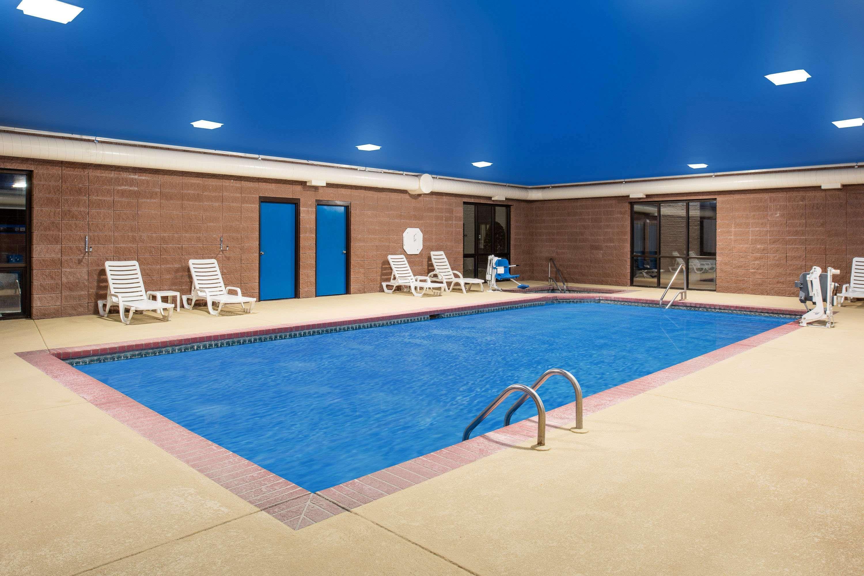Days Inn By Wyndham Carthage Ngoại thất bức ảnh