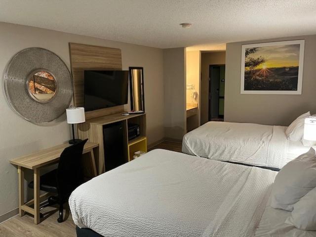 Days Inn By Wyndham Carthage Ngoại thất bức ảnh
