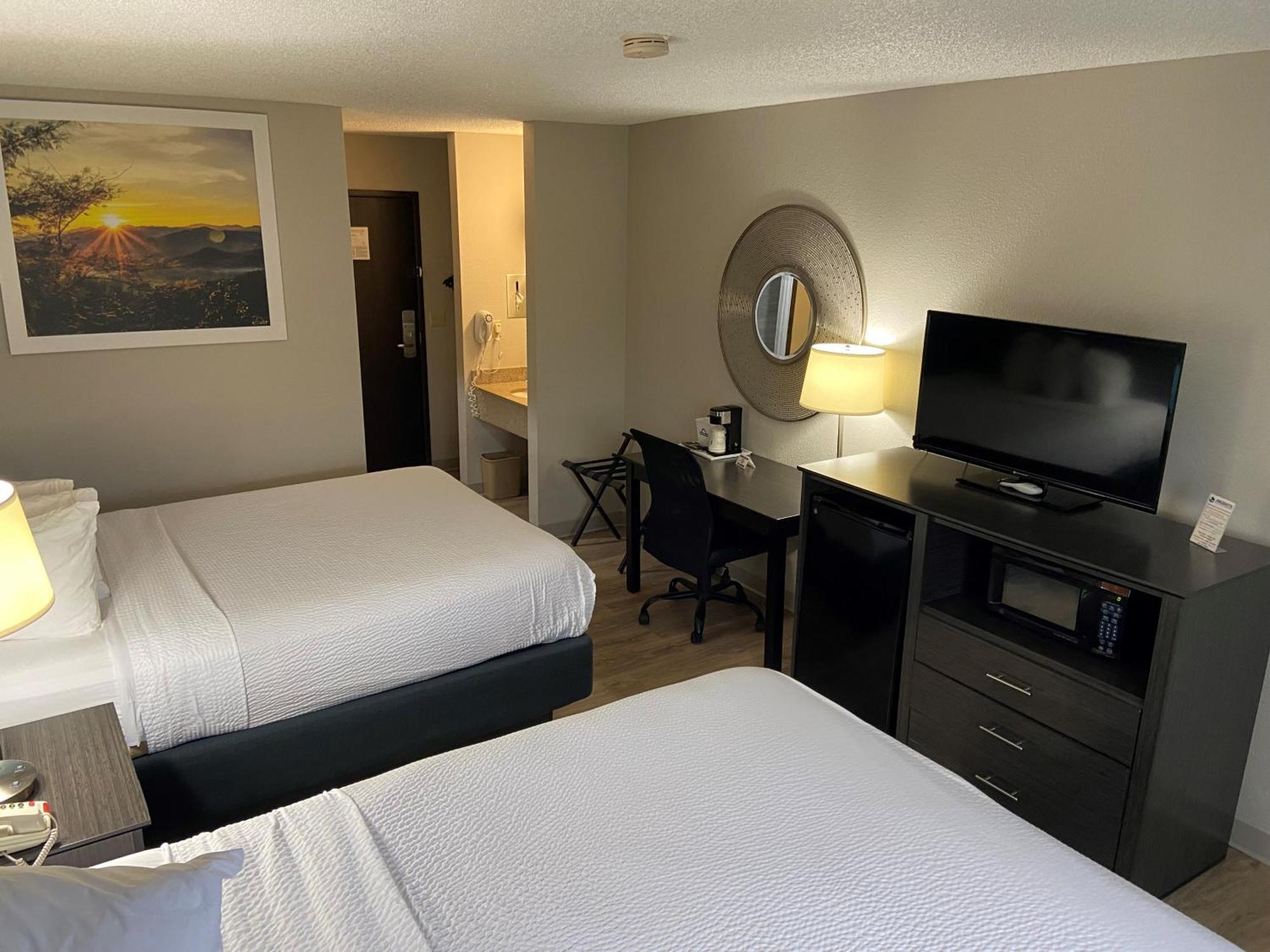Days Inn By Wyndham Carthage Ngoại thất bức ảnh