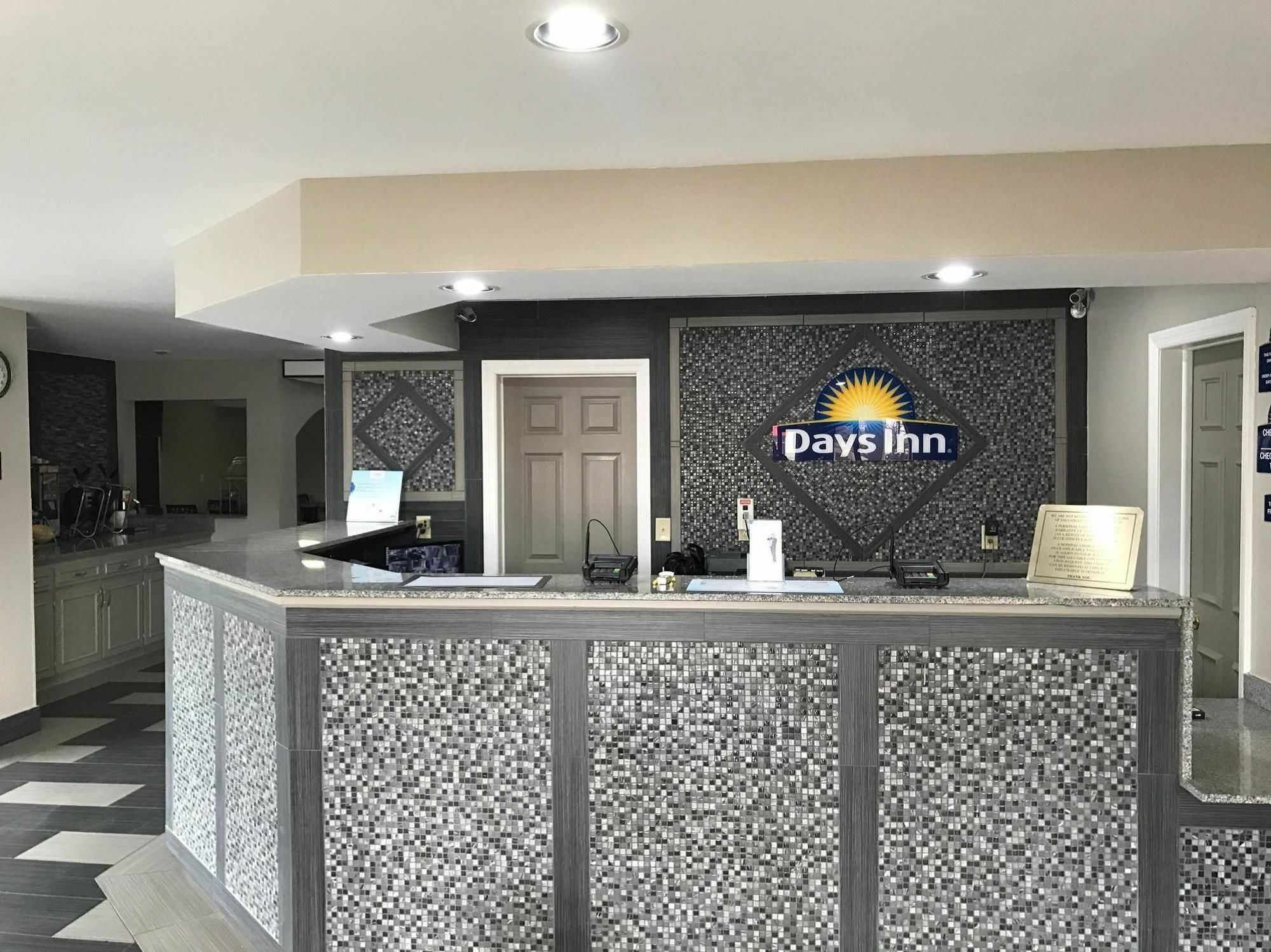 Days Inn By Wyndham Carthage Ngoại thất bức ảnh